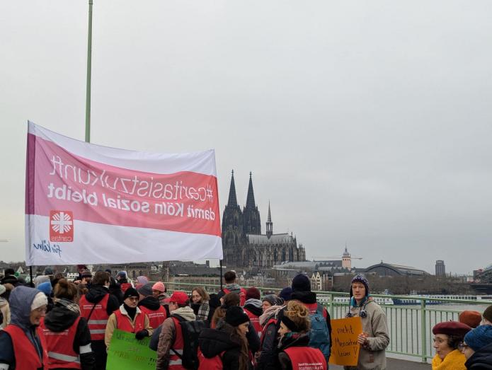 Mehr als 12.000 Menschen folgten dem Aufruf der Liga Köln zur Demo für ein soziales Köln. Foto: © Caritasverband für die Stadt Köln